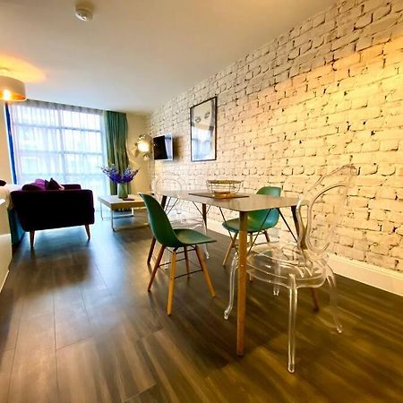 פול Stunning Apartment Suite - Free Parking & Wifi! מראה חיצוני תמונה