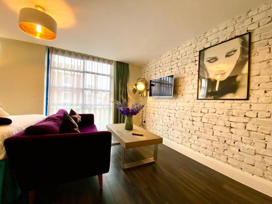 פול Stunning Apartment Suite - Free Parking & Wifi! מראה חיצוני תמונה